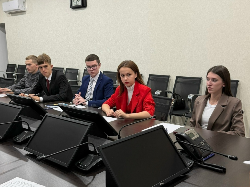 Молодёжное правительство2.jpg Молодёжное правительство2.jpg
