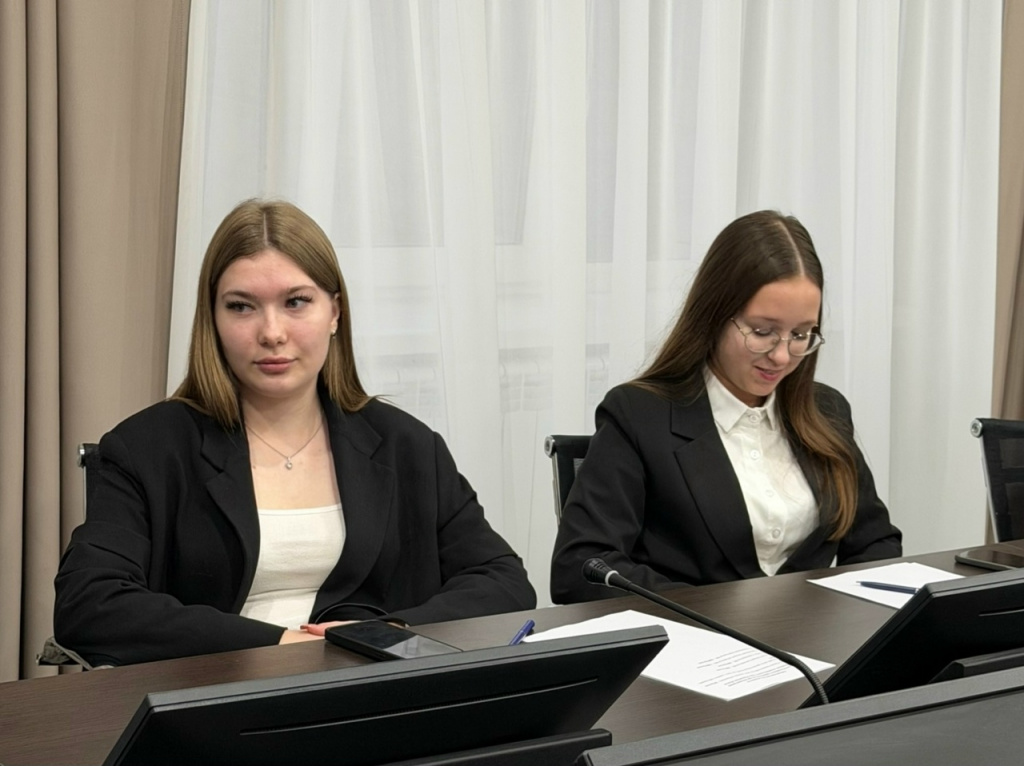 Молодёжное правительство4.jpg Молодёжное правительство4.jpg